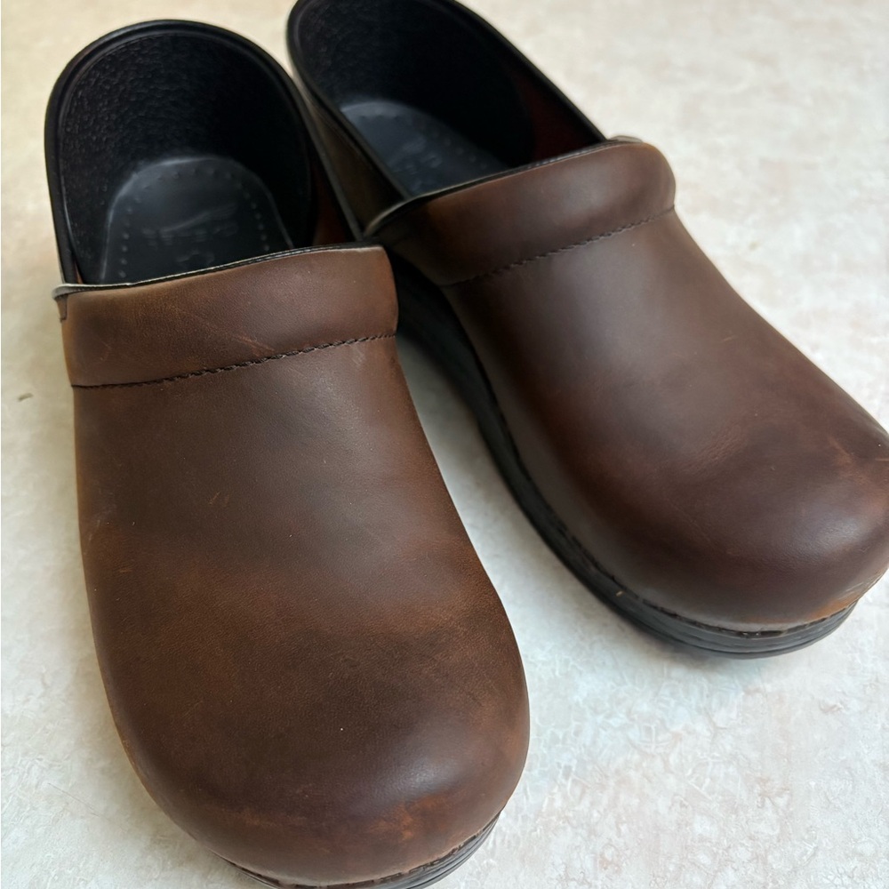 Dansko Professional Antique Brown Oiled Clog, size 11W width